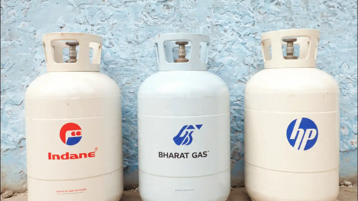 Indane Bharat Gas and HP Gas cylinders comparison image